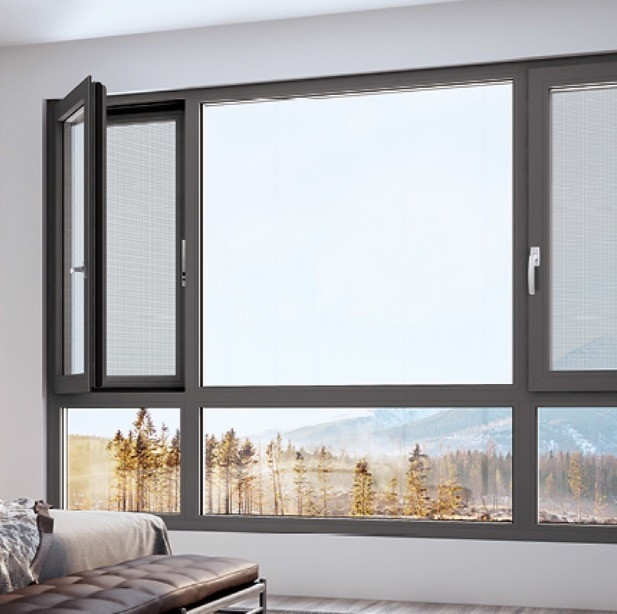 Finestre in alluminio per camere da letto con rete di zanzara tipo tenda appesa dal rivenditore di finestre