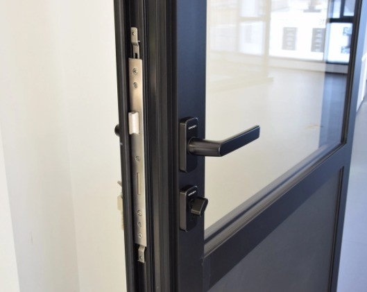 Moderne sicurezza esterna impermeabile porte di casamento in lega di alluminio con 10 strati di sigillamento