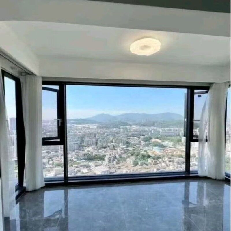 Finestra a battente in alluminio ad alte prestazioni con isolamento termico con fattore U di 0,26, tenuta all'aria di livello 8 e tenuta all'acqua di livello 6